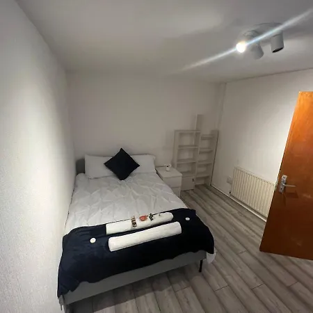 Hotel Indulge Hockley Hotel - With Free Front Parking - 10 Min Drive To Birmingham City Centre Bull Ring, Grand Central, Tesco Superstore, Primark & Commonwealth Games *