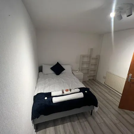 Indulge Hockley Hotel - With Free Front Parking - 10 Min Drive To Birmingham City Centre Bull Ring, Grand Central, Tesco Superstore, Primark & Commonwealth Games Hotel *
